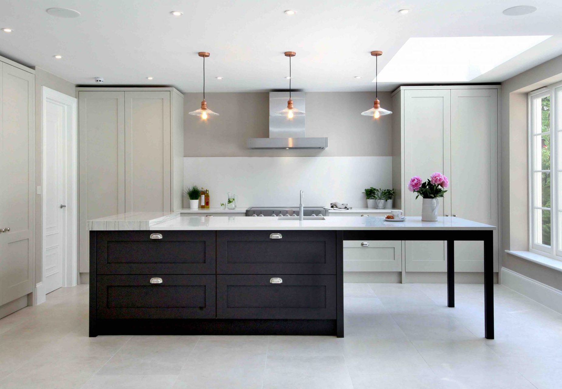 Modern Shaker Kitchen With Two tone Cabinets Bruce Sizeland