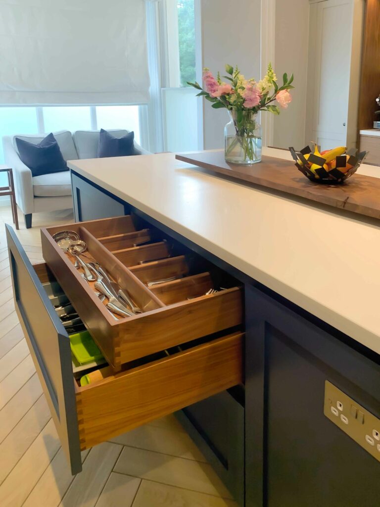 Handleless Shaker Kitchen - Island Drawers and Outlets